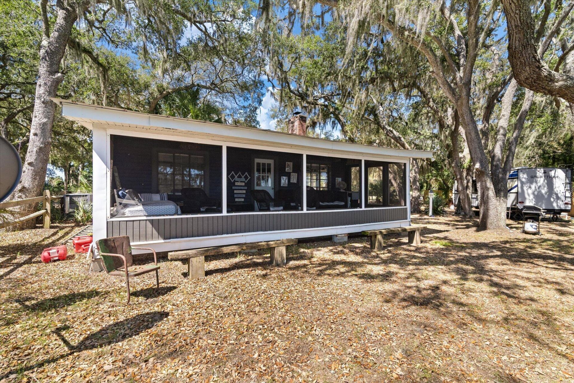 8537 Oyster Factory Photo 63