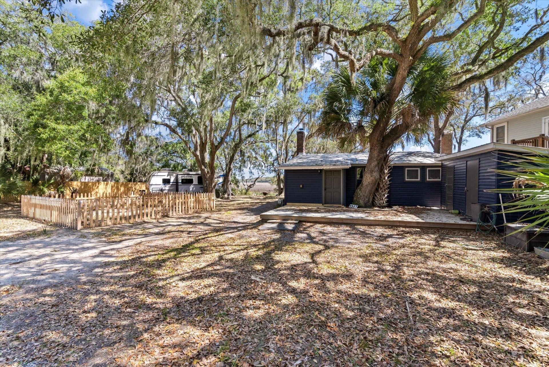 8537 Oyster Factory Photo 65