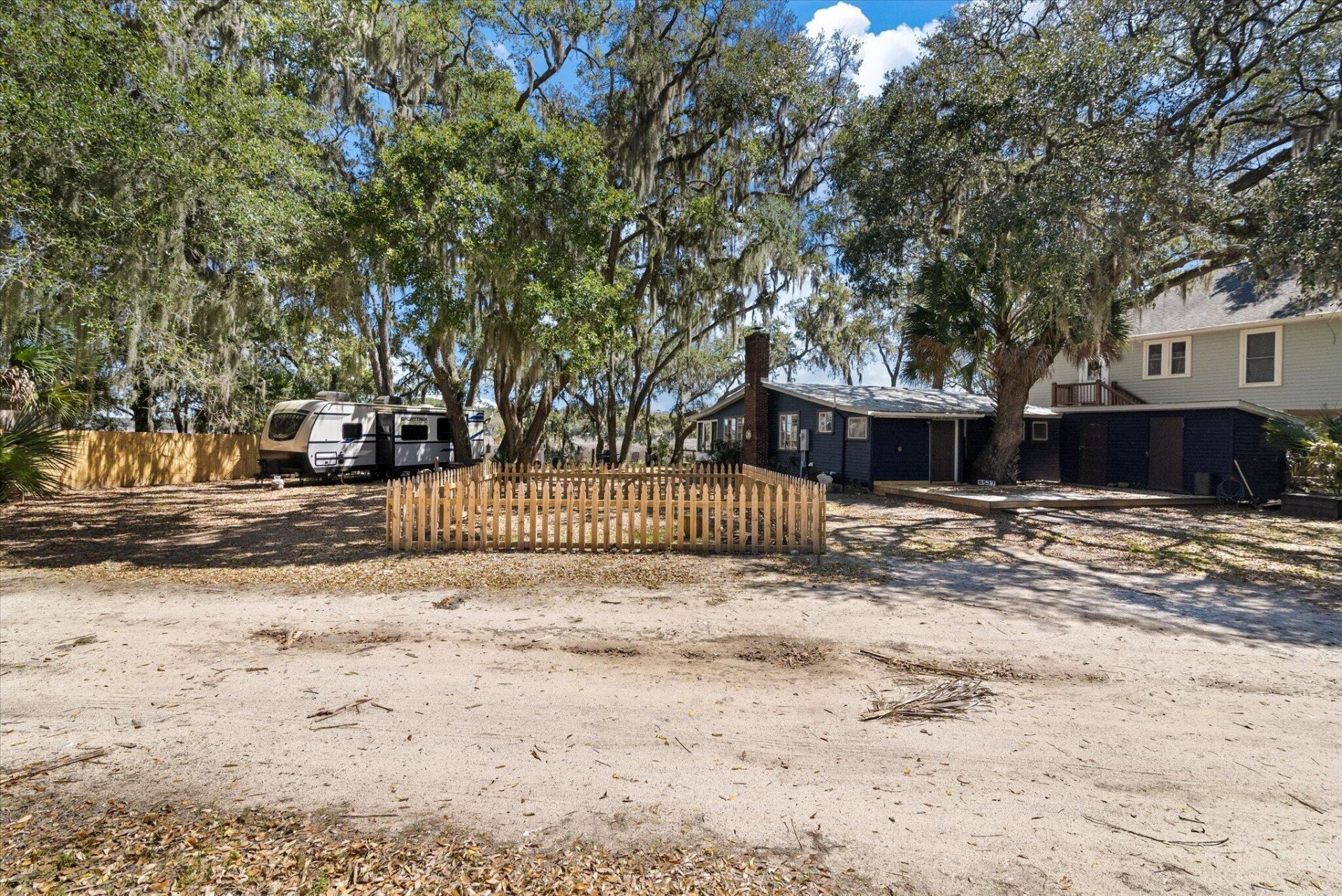 8537 Oyster Factory Photo 66