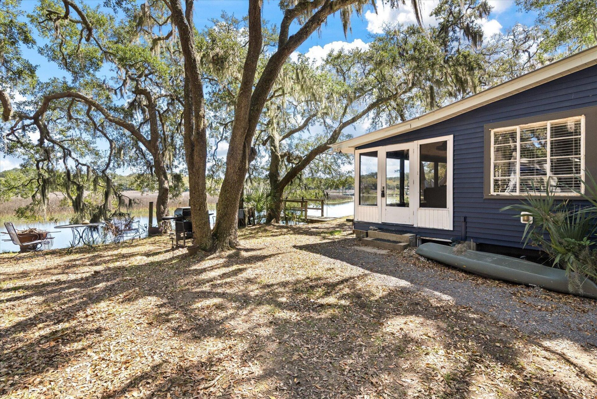 8537 Oyster Factory Photo 71