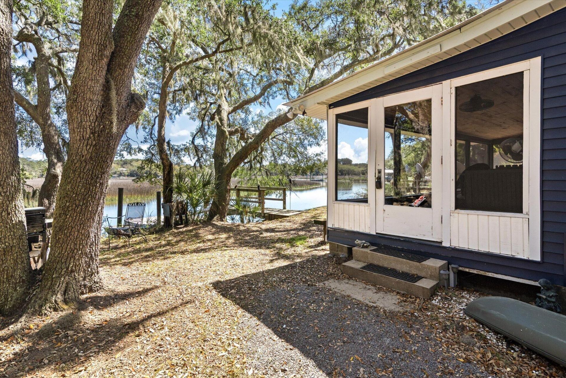 8537 Oyster Factory Photo 72