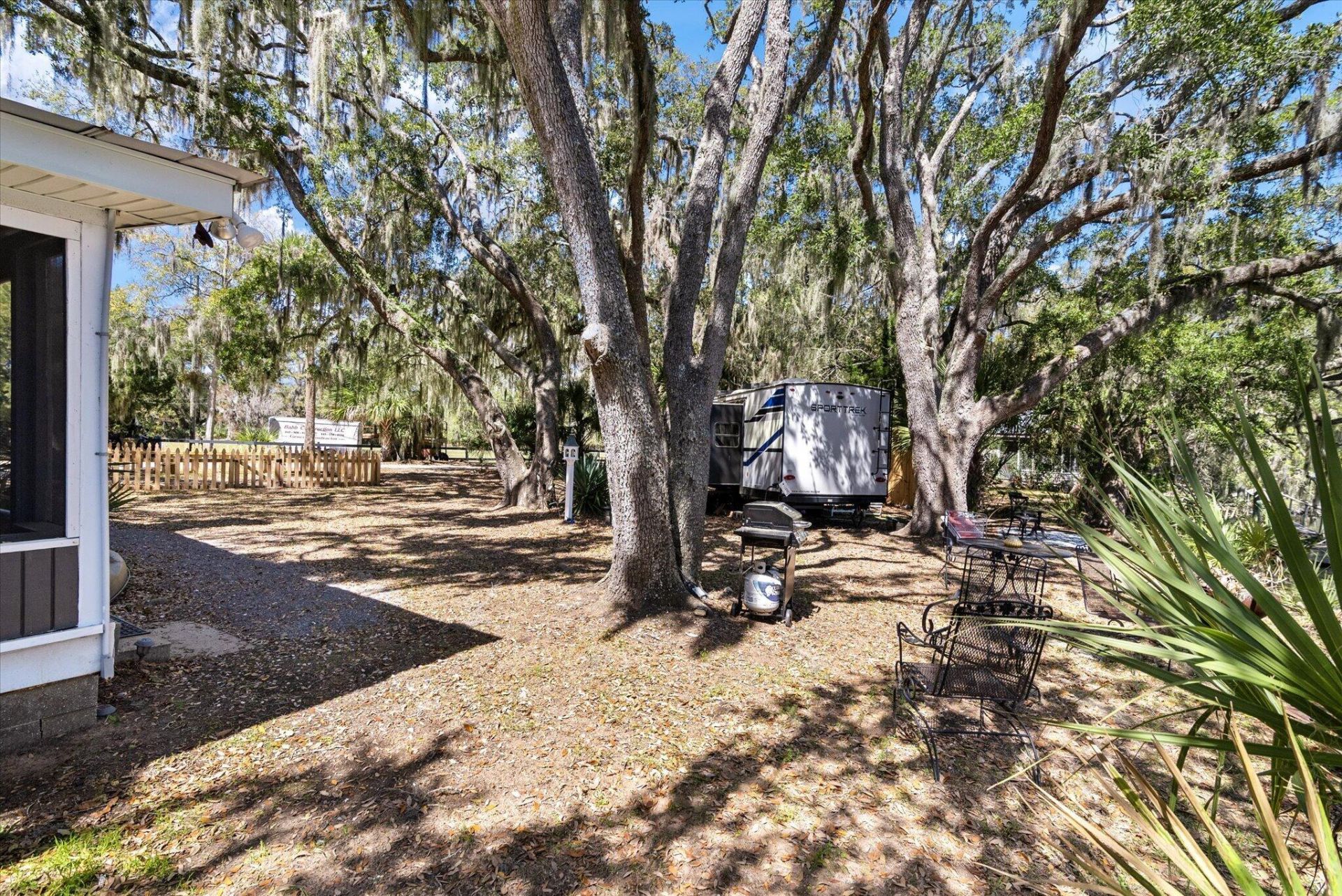 8537 Oyster Factory Photo 73