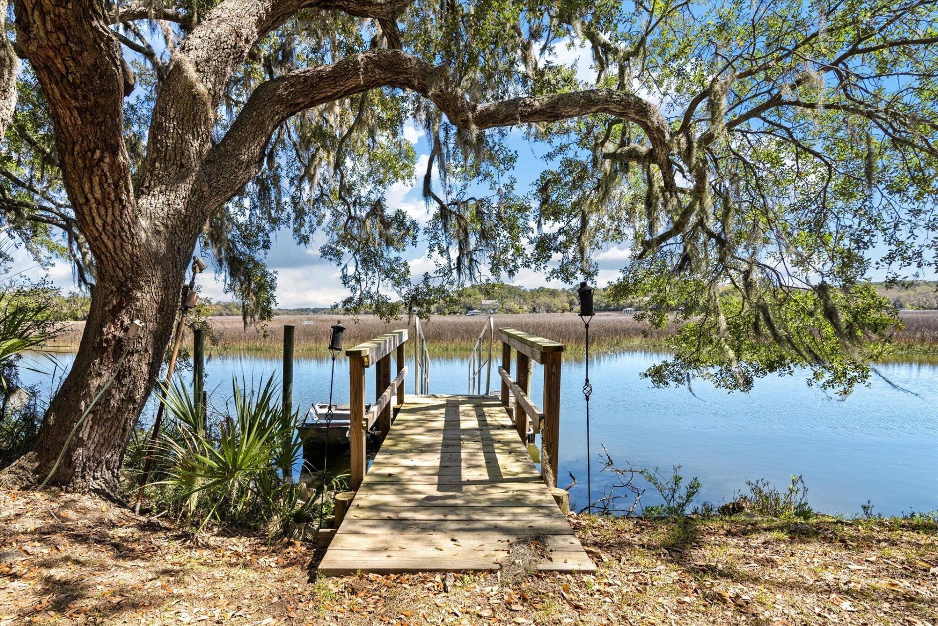 8537 Oyster Factory Photo 74