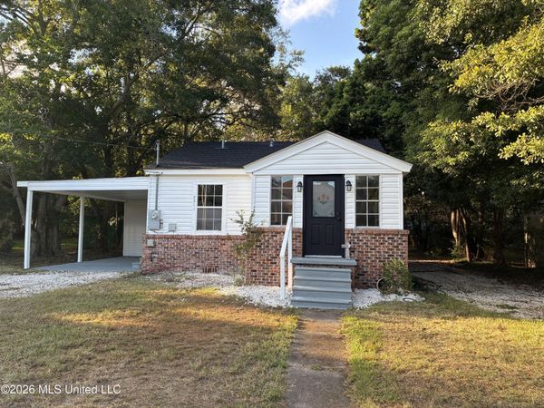 2211 Cleveland Avenue, Pascagoula, MS 39567
