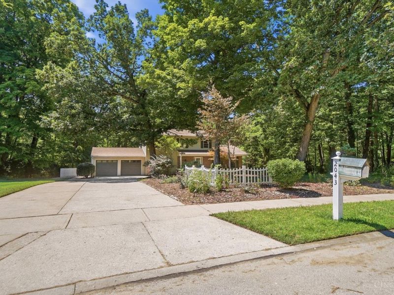 2043 Greenpine Drive, Springfield Township, OH 45231 Photo 2