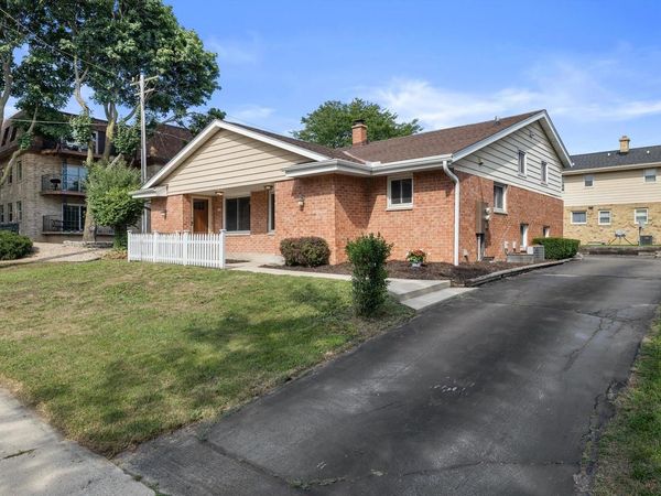 2652 N 124th STREET, Unit #2654, Wauwatosa, WI 53226