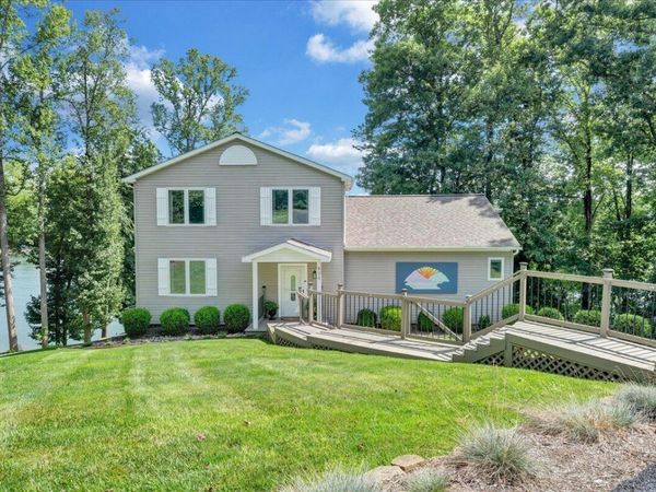 836 Long Island DR, Moneta, VA 24121