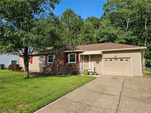 2819 Outlook Drive , Silver Lake, OH 44224