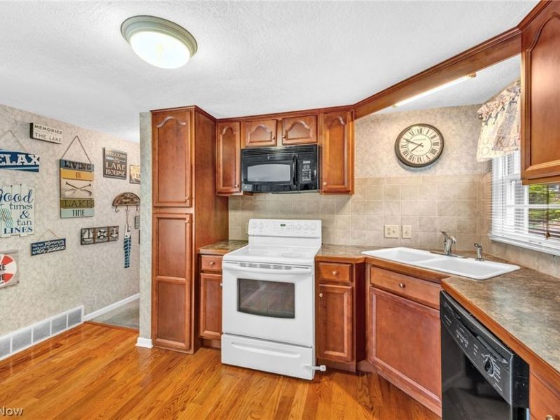 426 E Mohawk Drive , Malvern, OH 44644 Photo 16