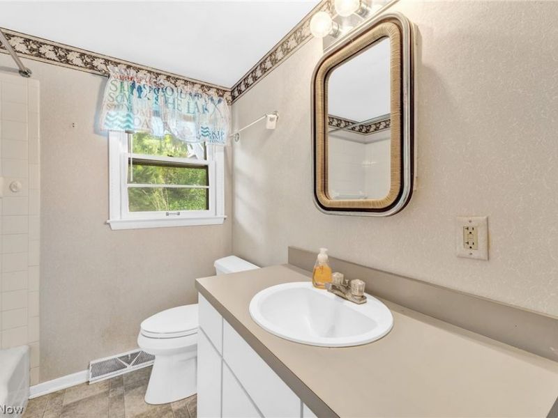 426 E Mohawk Drive , Malvern, OH 44644 Photo 20