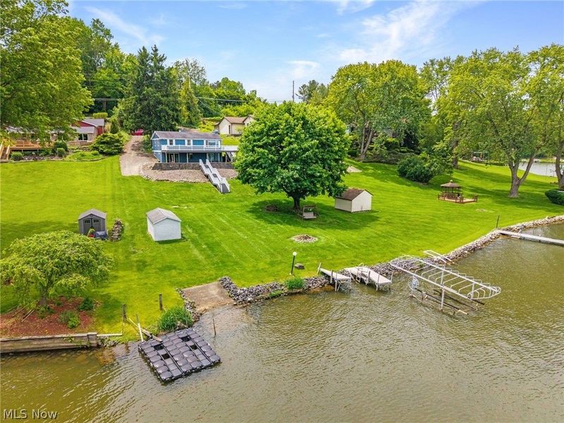 426 E Mohawk Drive , Malvern, OH 44644 Photo 3