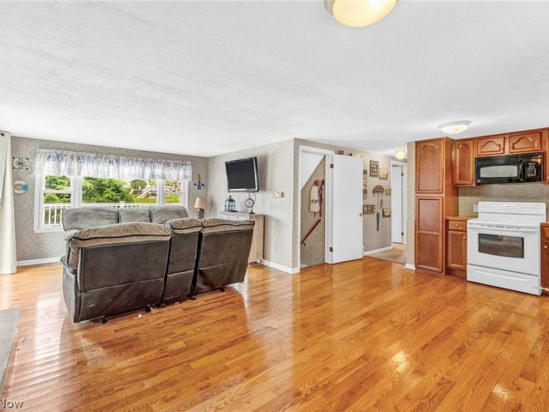 426 E Mohawk Drive , Malvern, OH 44644 Photo 9