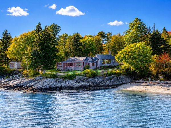 32 Lichen Lane , Blue Hill, ME 04614