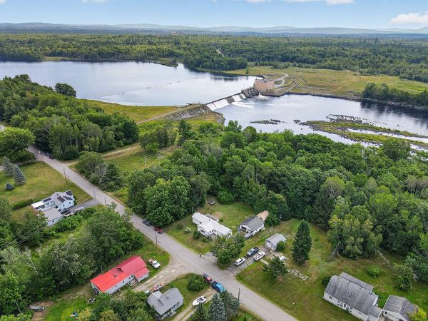 69 Penobscot Avenue , Howland, ME 04448