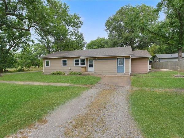 301 E 3rd Street, Altamont, KS 67330
