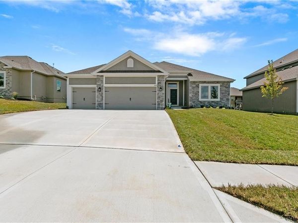11028 N Corrington Avenue, Kansas City, MO 64156
