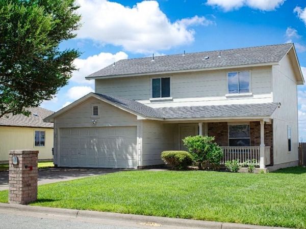2805 Tyler LN, Taylor, TX 76574