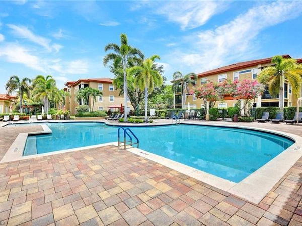 8880 Colonnades CT W, Unit 427, BONITA SPRINGS, FL 34135