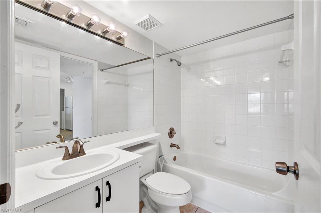 8880 Colonnades Ct W, Unit 427, Bonita Springs, FL 34135 Photo
