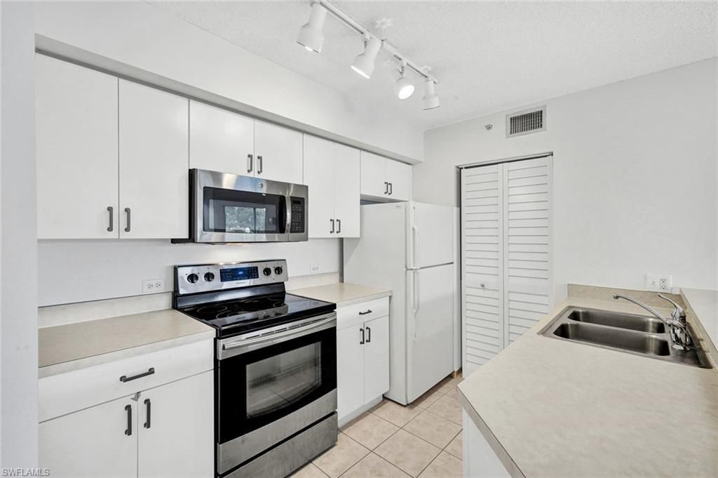 8880 Colonnades Ct W, Unit 427, Bonita Springs, FL 34135 Photo