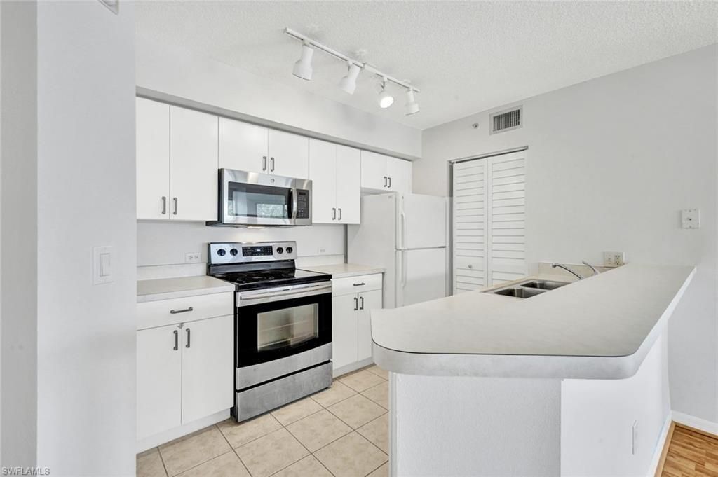 8880 Colonnades Ct W, Unit 427, Bonita Springs, FL 34135 Photo