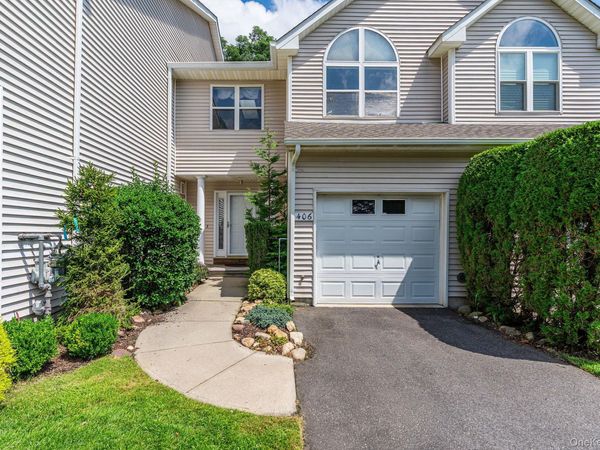 406 Willow Pond Drive , Riverhead, NY 11901