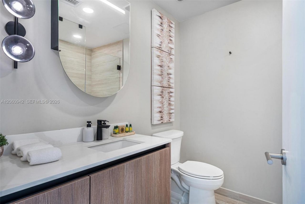 580 72nd St , Unit 1410, Miami Beach, FL 33141 Photo