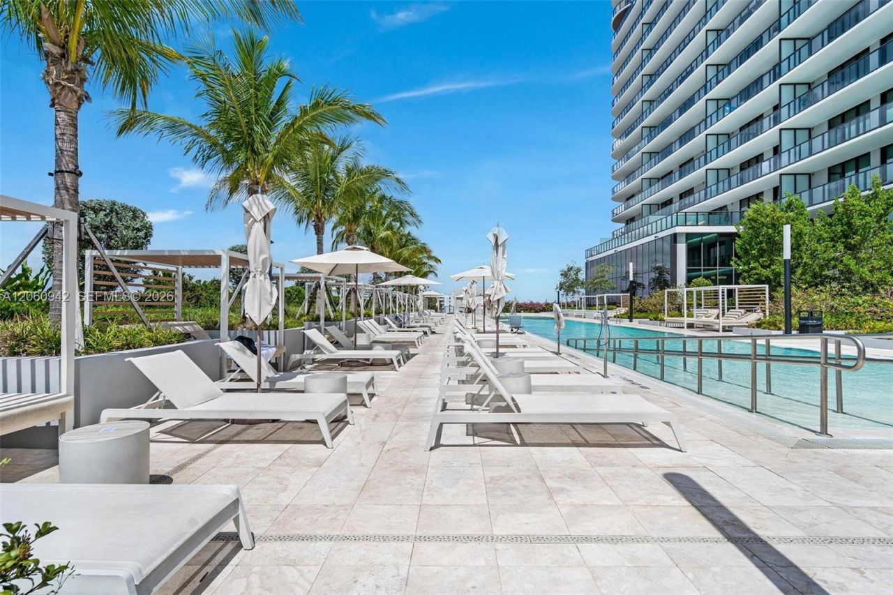 580 72nd St , Unit 1410, Miami Beach, FL 33141 Photo