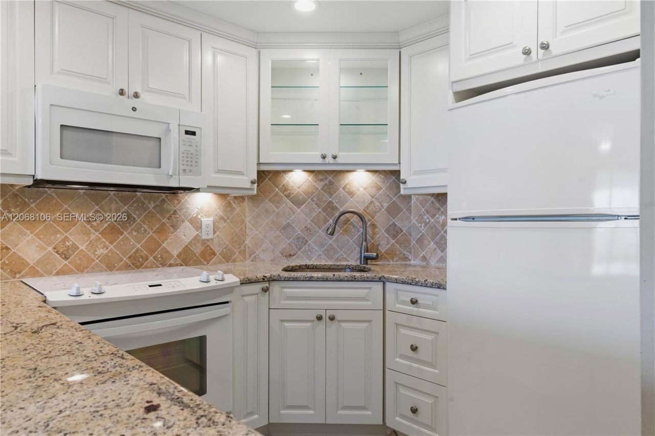 5 Bluebill , Unit 702 + 802, Naples, FL 34108 Photo