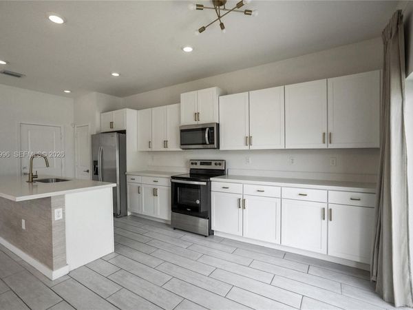 833 SE 19th St , Homestead, FL 33034