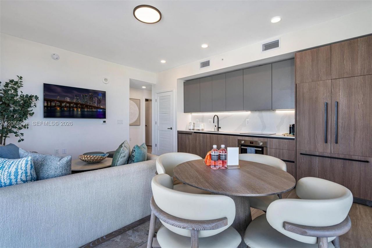 580 72nd St , Unit 1410, Miami Beach, FL 33141 Photo