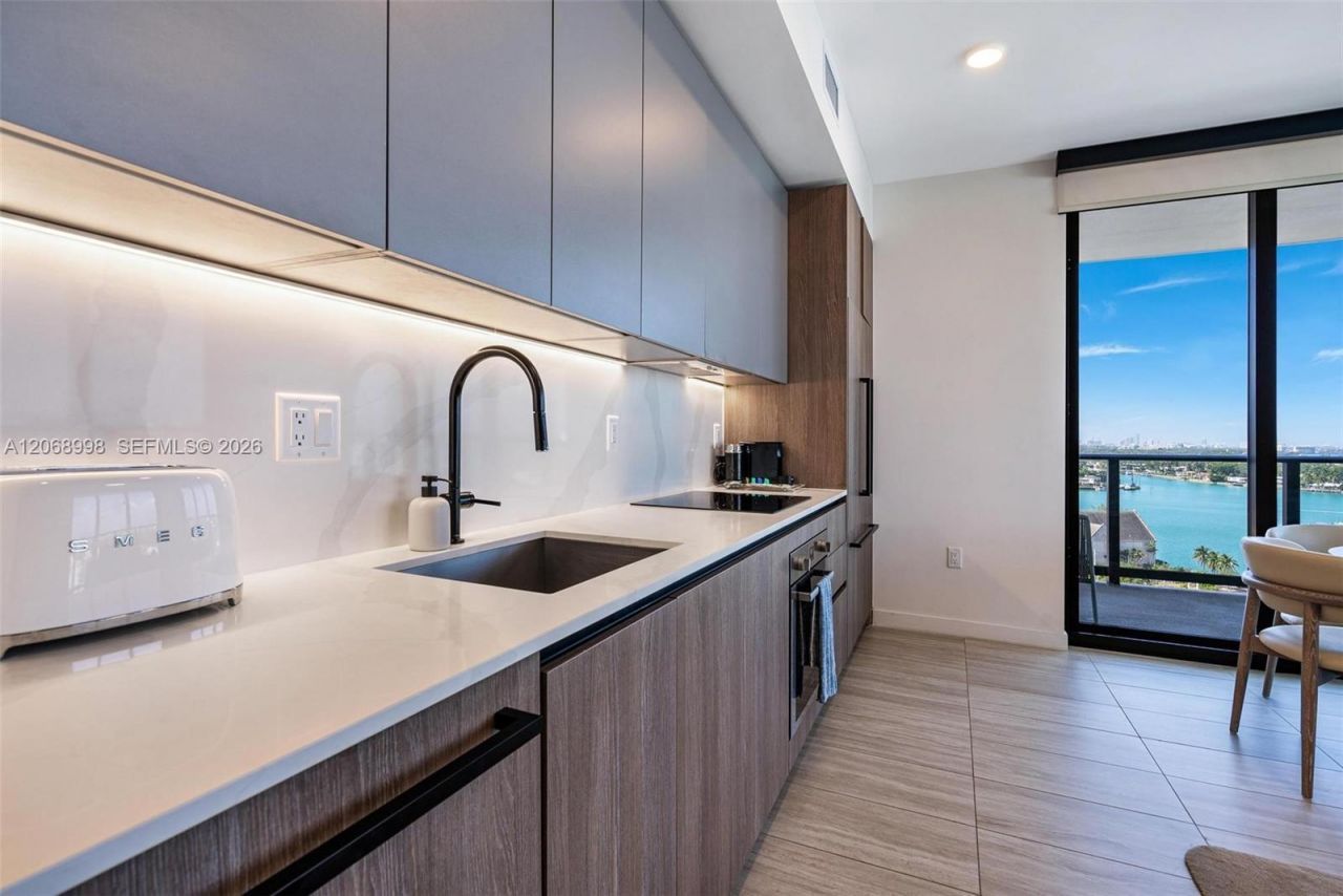 580 72nd St , Unit 1410, Miami Beach, FL 33141 Photo