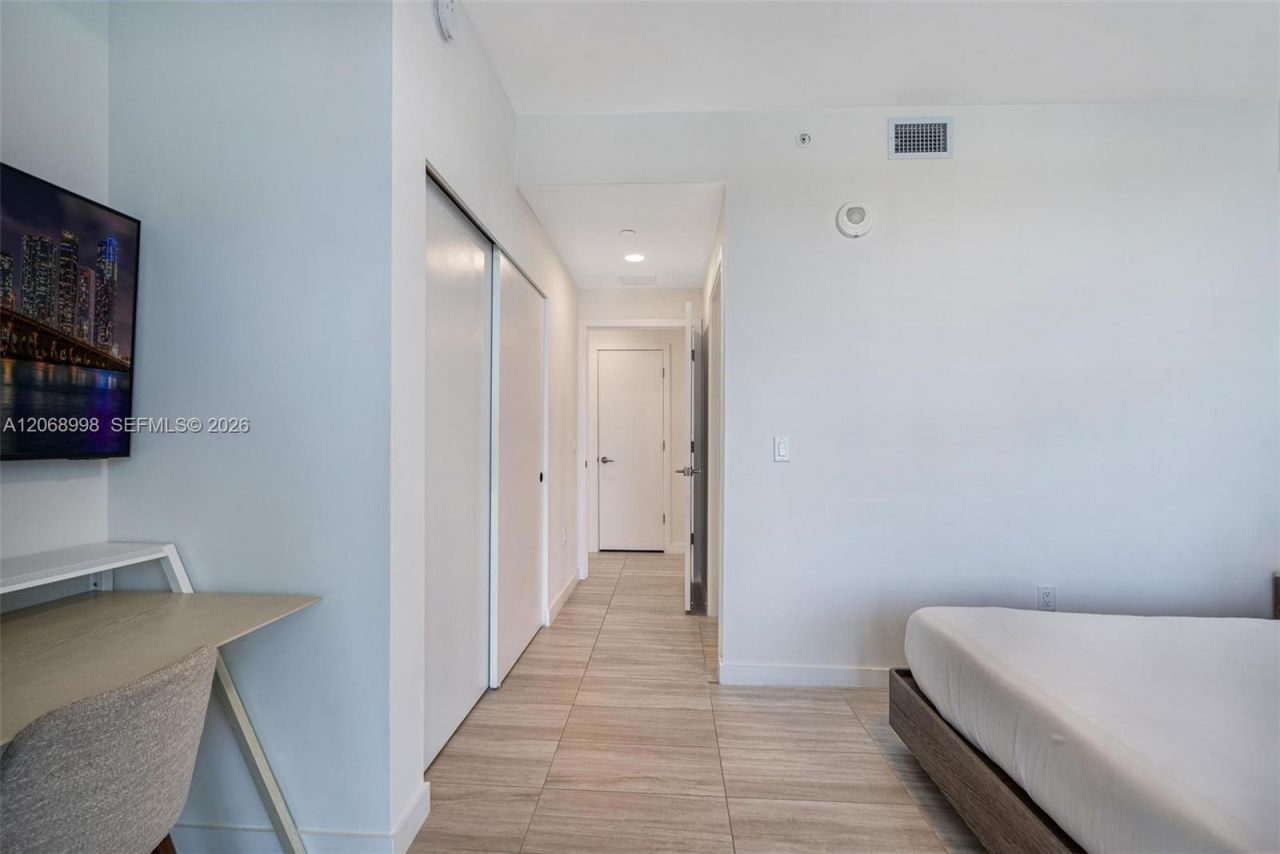 580 72nd St , Unit 1410, Miami Beach, FL 33141 Photo