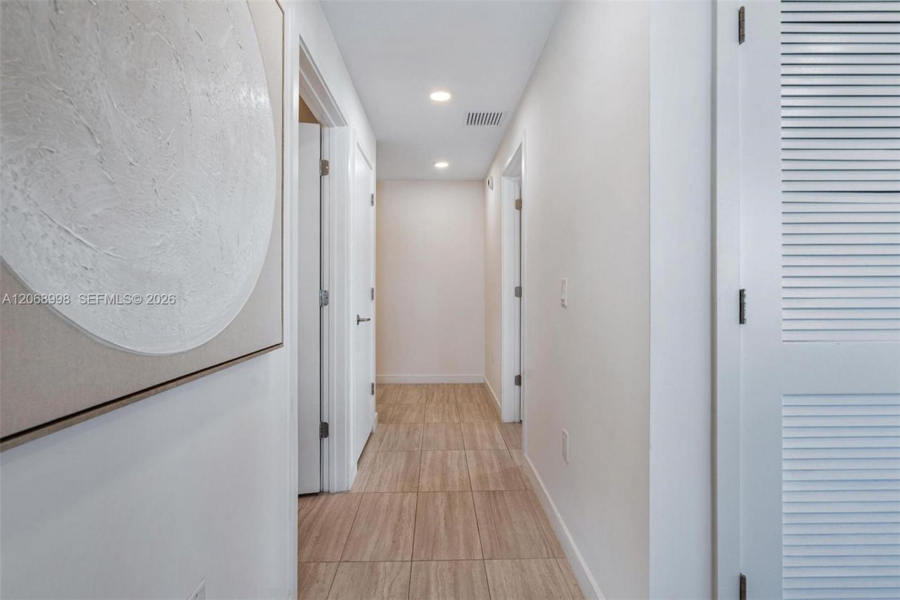 580 72nd St , Unit 1410, Miami Beach, FL 33141 Photo