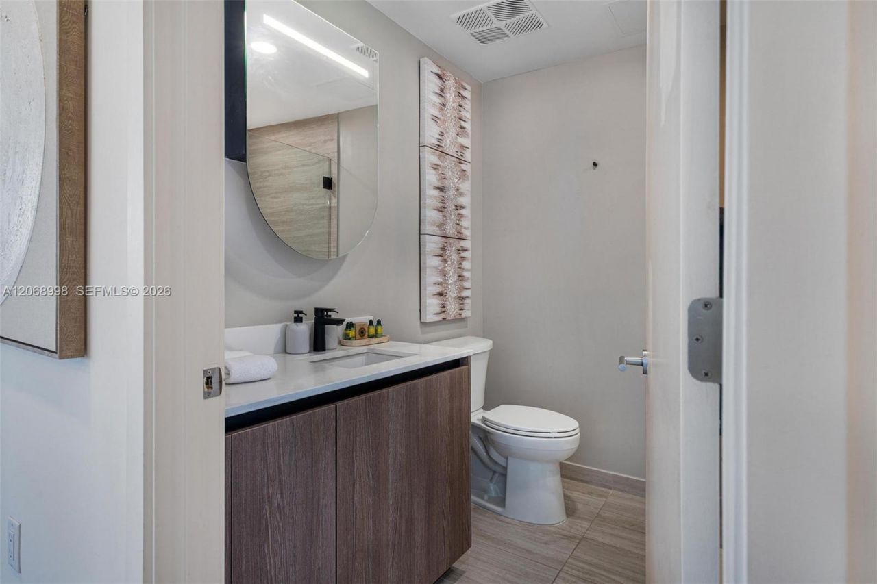580 72nd St , Unit 1410, Miami Beach, FL 33141 Photo