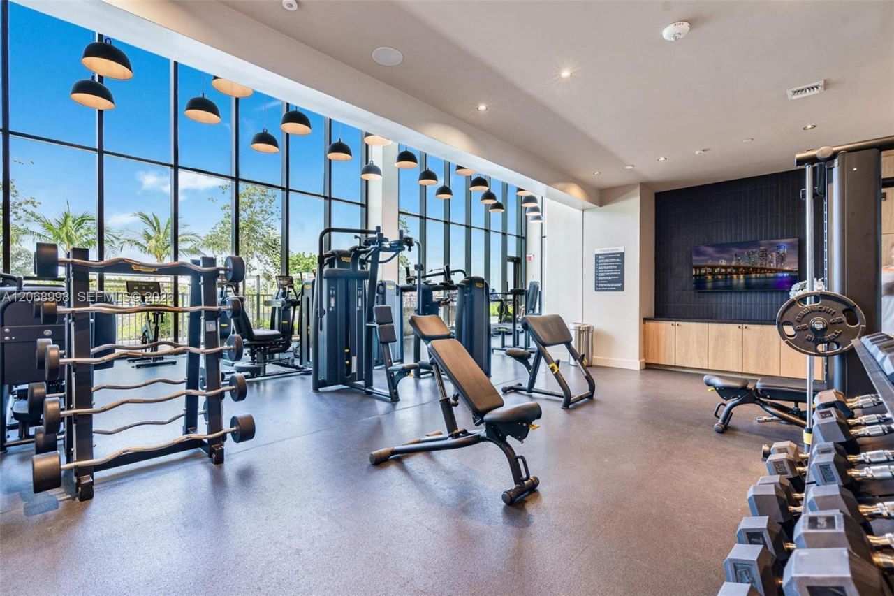 580 72nd St , Unit 1410, Miami Beach, FL 33141 Photo