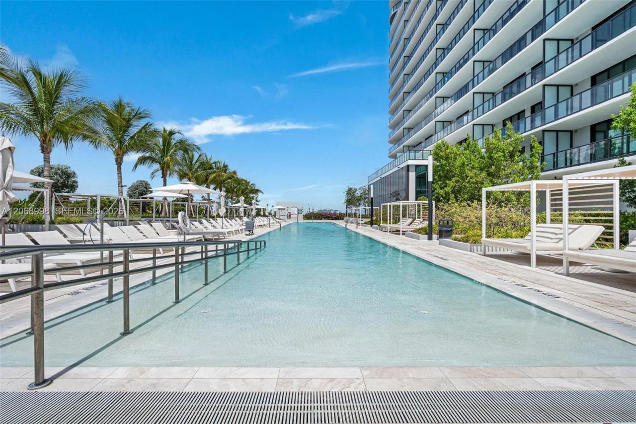 580 72nd St , Unit 1410, Miami Beach, FL 33141 Photo