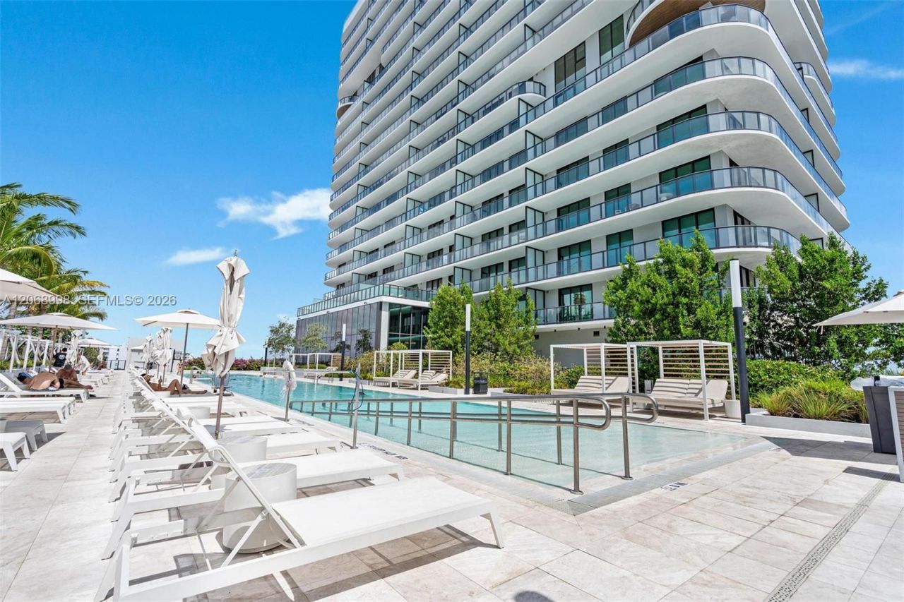 580 72nd St , Unit 1410, Miami Beach, FL 33141 Photo
