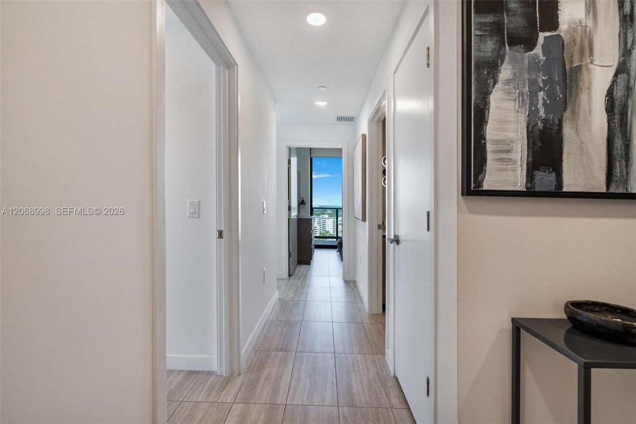580 72nd St , Unit 1410, Miami Beach, FL 33141 Photo