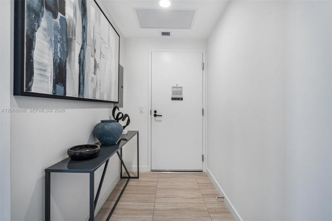 580 72nd St , Unit 1410, Miami Beach, FL 33141 Photo