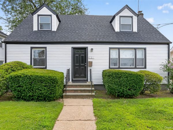 121 Sheridan Avenue , Williston Park, NY 11596