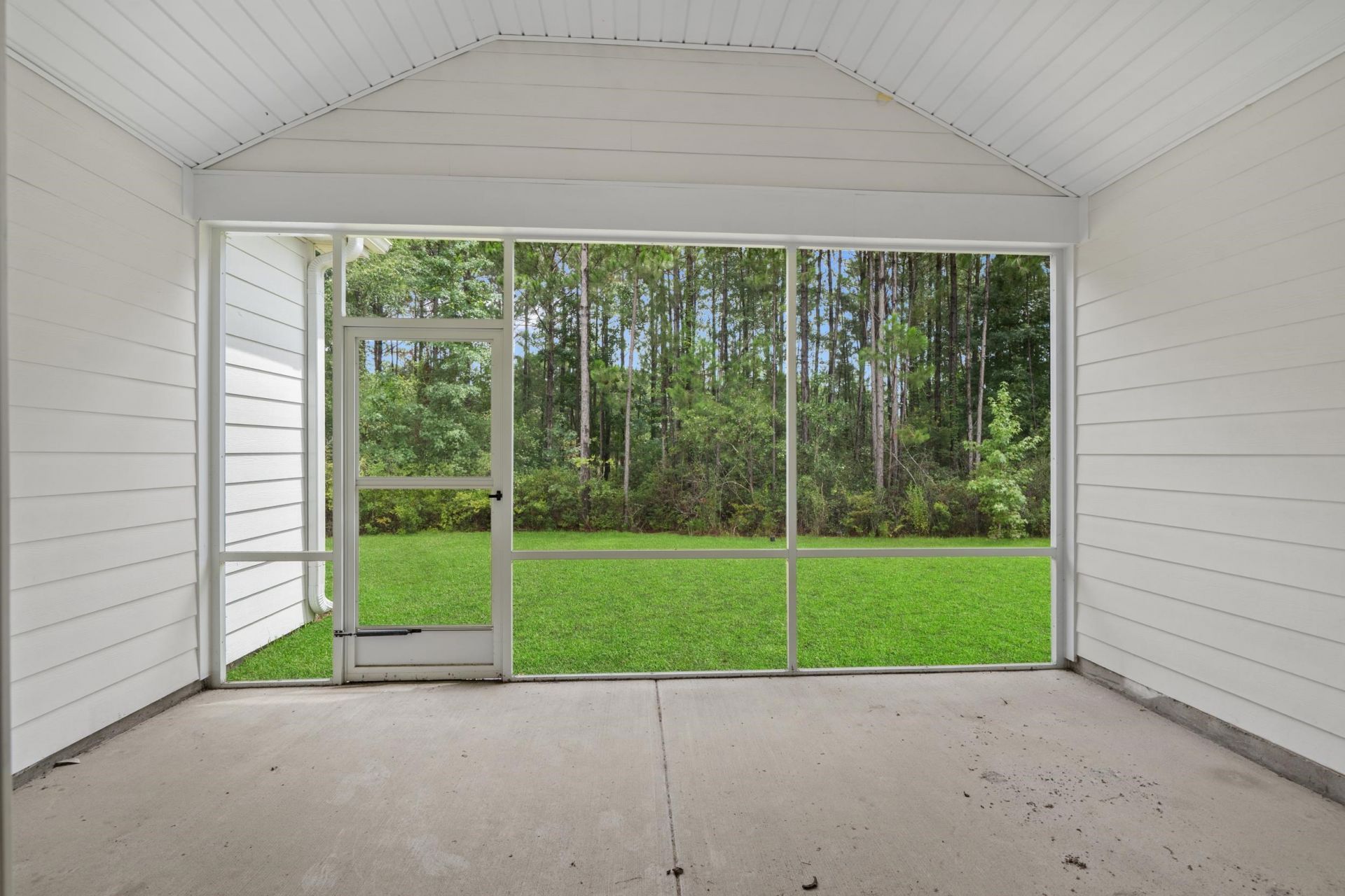 1516 Silver Grass Ct. Photo 32