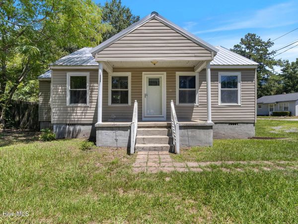 707 E Broad Street , Elizabethtown, NC 28337