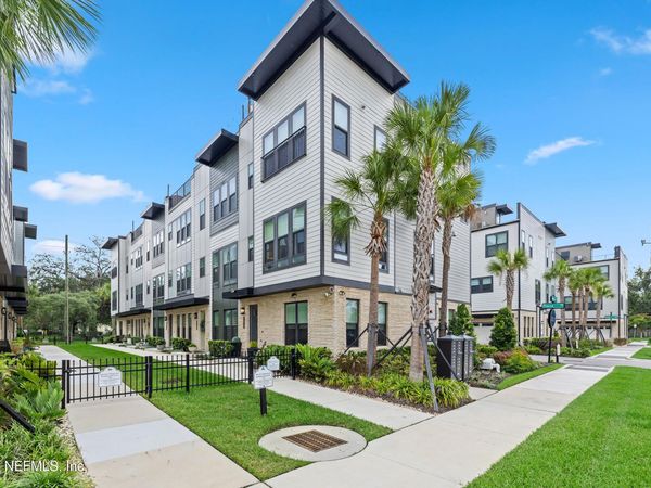 1611 PIAZZA Place, Jacksonville, FL 32207