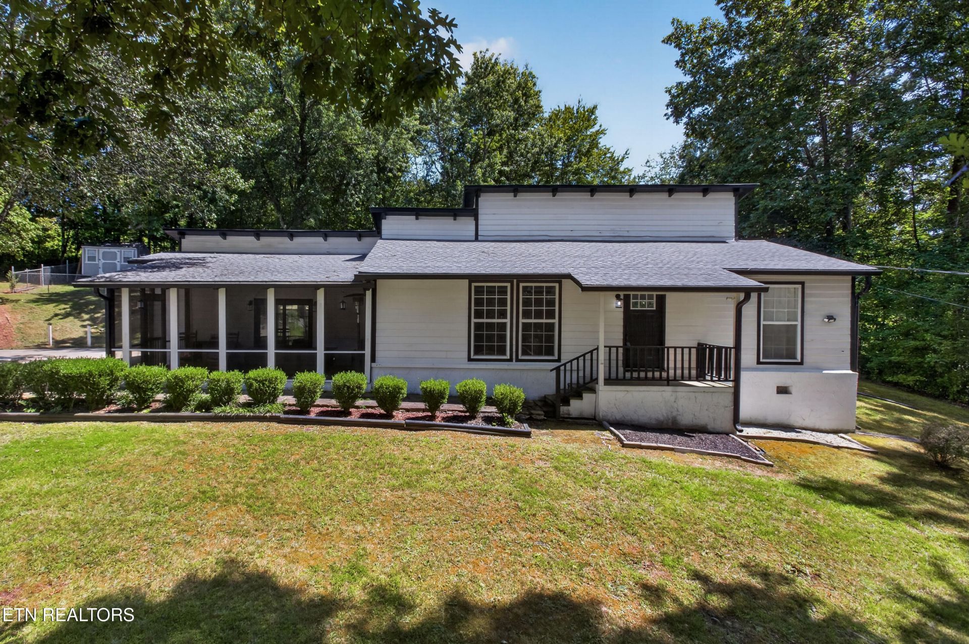 718 Hathburn Drive, Rockwood, TN 37854 Main Photo