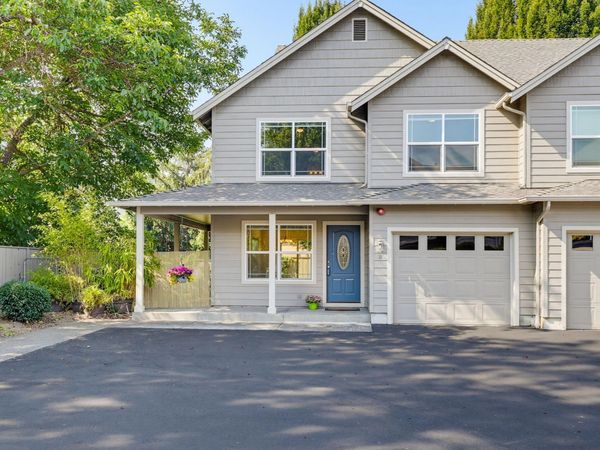 228 Talent Avenue, Unit 8, Talent, OR 97540