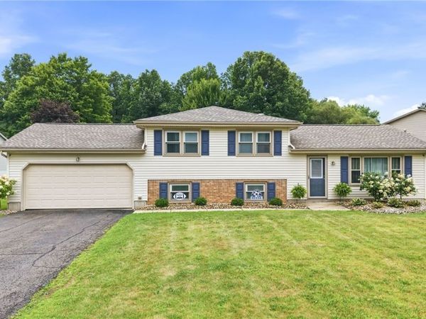 503 Meadowland Drive , Hubbard, OH 44425