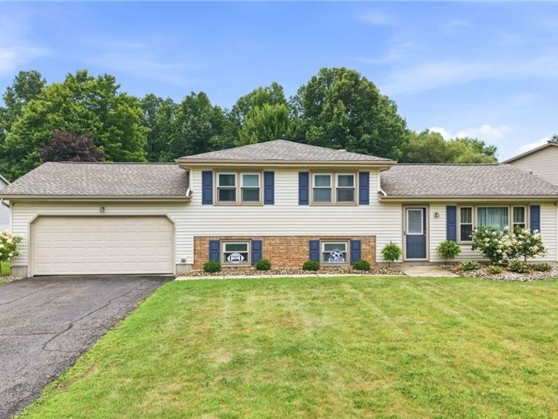 503 Meadowland Drive, Hubbard, OH 44425 Photo 1