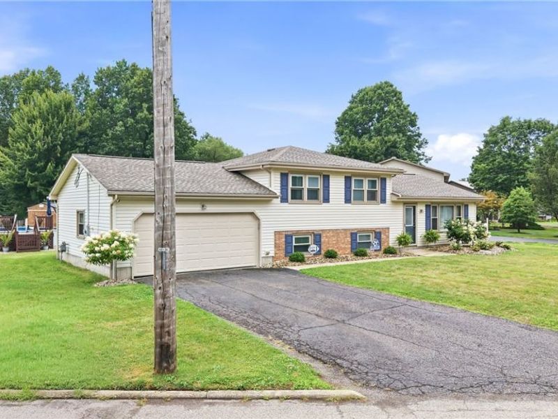 503 Meadowland Drive, Hubbard, OH 44425 Photo 2