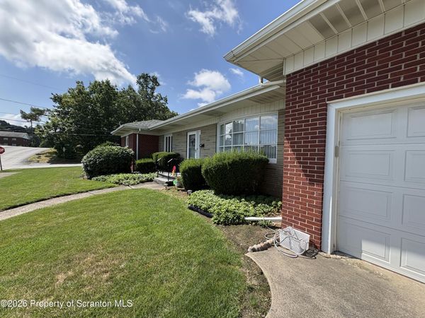 608 School Street, Moosic, PA 18507